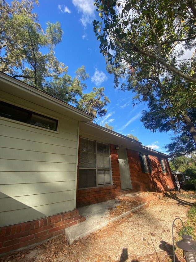 Photo - 2516 MCARTHUR ST.
