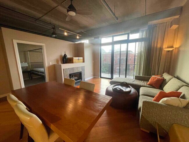Foto del edificio - 811 W 15th Pl