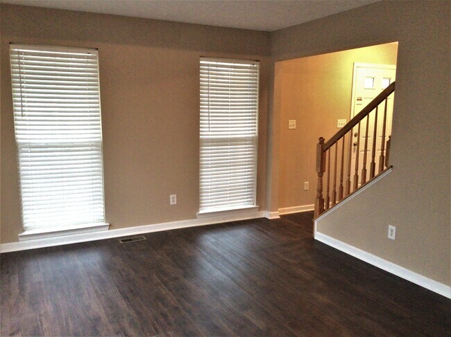 Foto del edificio - 471 Harpwood Dr