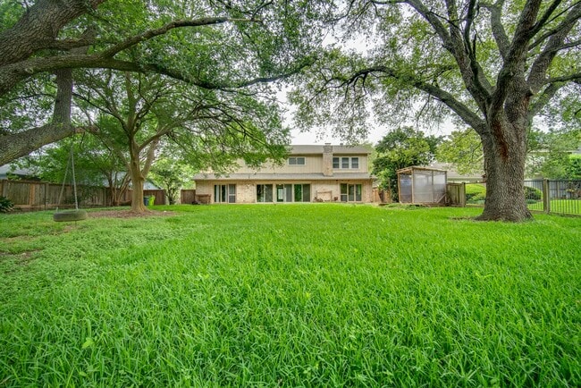 Foto del edificio - 3927 Pleasant Valley Dr