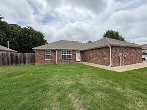 Building Photo - 1560 N Porter Rd