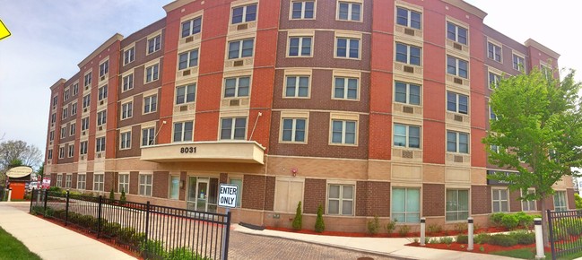 5 Story Seniors building ~100 yards away - Chicago's Freedom Building