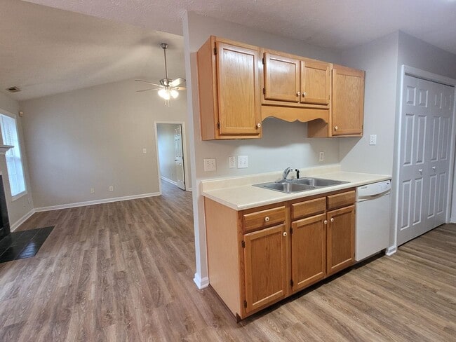 Building Photo - LVP floors, Large Yard!  3 BRM, 2 BHs, Double Garage!