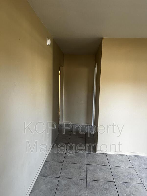 Building Photo - 909 N 41st St