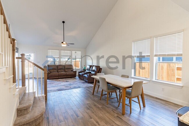 Building Photo - 113 Redonda Dr