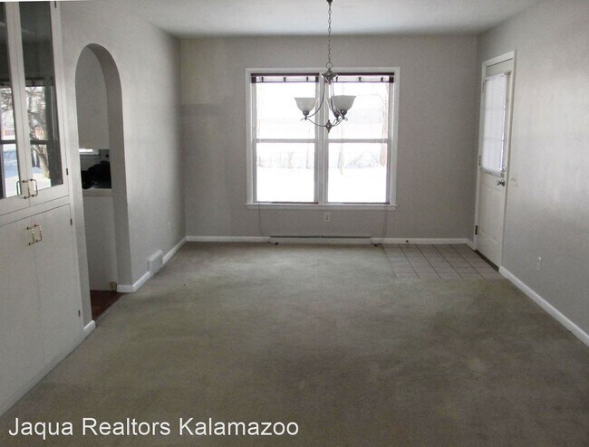 Building Photo - 3 br, 1.5 bath House - 8532 Gull Road