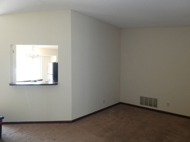 Foto del edificio - 3 Bed 1.5 Bath Home Off Of Mexico Gravel Road