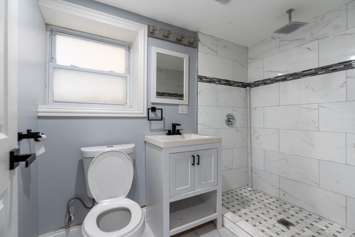 Foto principal - 4426 N Bernard St