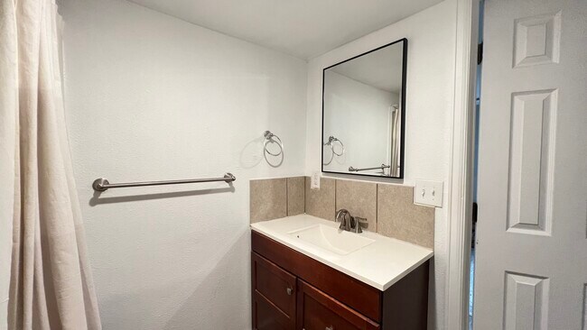 Foto del edificio - 2060 W Iliff Ave