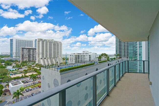 Foto del edificio - 501 NE 31st St