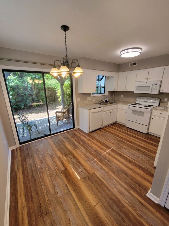 Building Photo - 4143 Spirea Dr