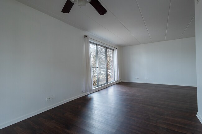 Foto del edificio - 10241 Central Ave