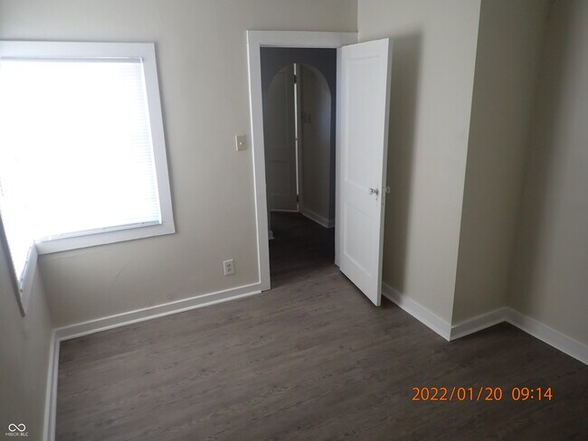 Building Photo - 203 1/2-202 E 1st St