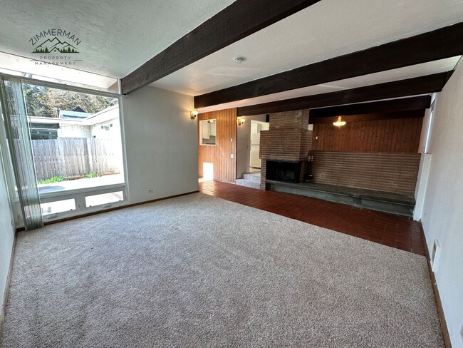 Building Photo - Mid-Century Modern 3-bedroom 2 bathrooms l...