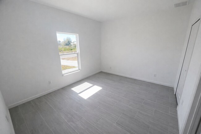 Building Photo - 1212 Sunrise Blvd