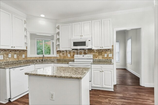 Building Photo - 2713 Denbel Cir