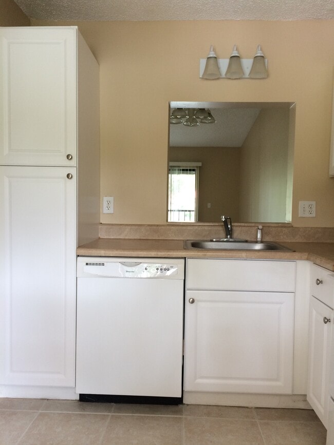 Dishwasher - 6649 Somerset Dr