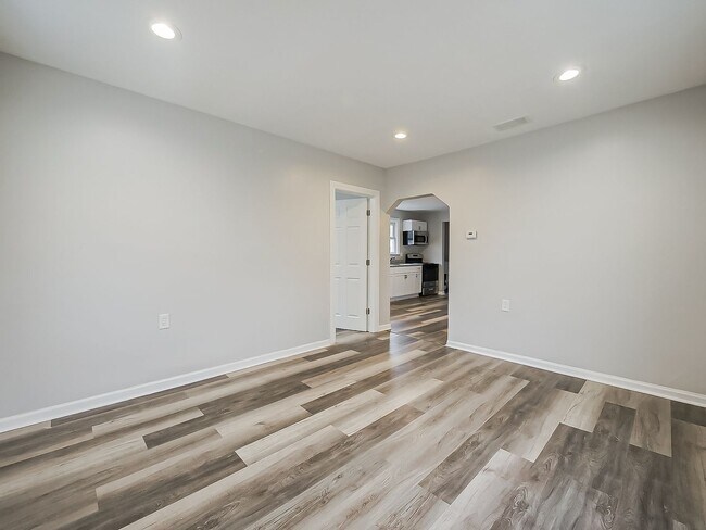 Foto del edificio - SECTION 8 ACCEPTED! Fresh Start in the Heart of Hazel Park – 3 Bedroom Charmer on Powell Ave