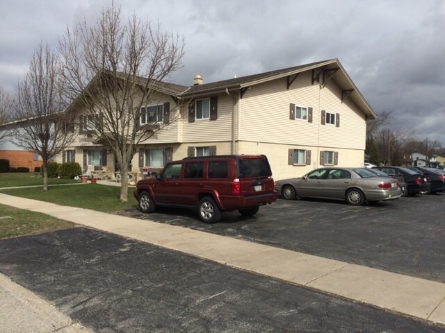 On-site Parking - 670 E Lincoln Ave