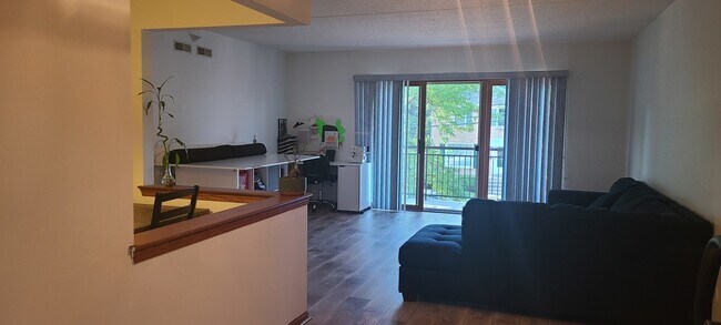 Foto del edificio - 5005 Warren St