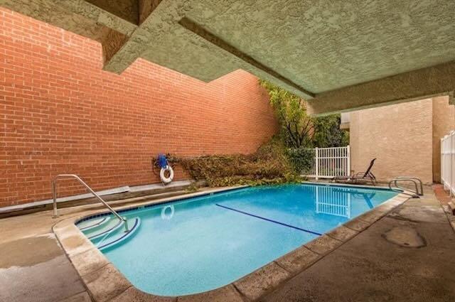 Building Photo - 5135 Zelzah Ave