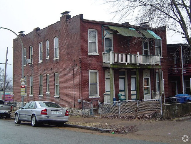 Building Photo - 5801 S Broadway