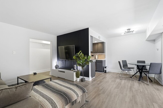 Building Photo - Beautifully Renovated 2-Bedroom Condo in the Heart of Reston!