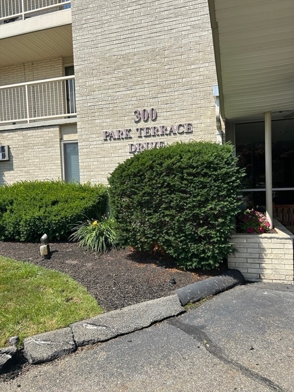 Building Photo - 300 Park Terrace Dr