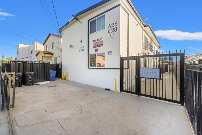 Photo - 626 W 54th St Apartment