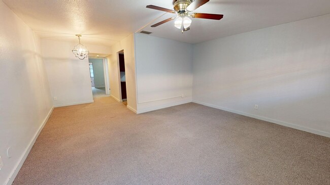 Building Photo - First Floor 1/1 + Bonus in Tyrone Condo, O...