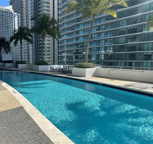 Foto del edificio - 60 SW 13th St