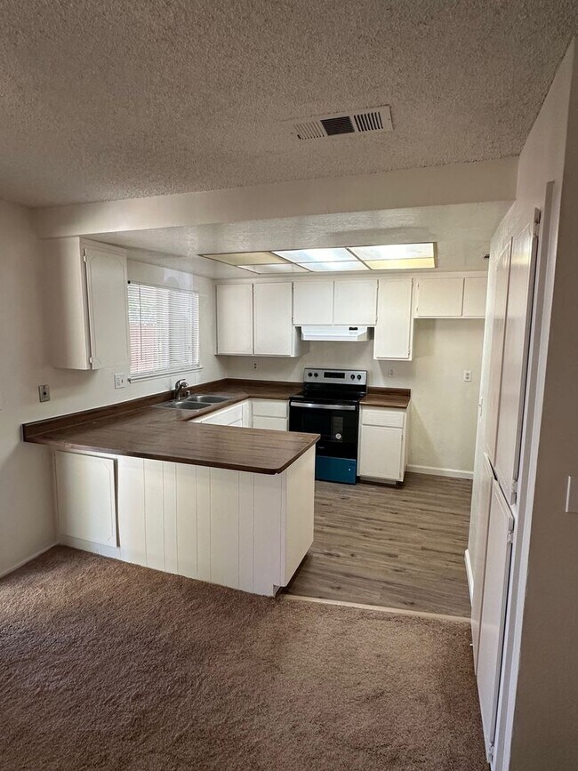 Foto del edificio - Duplex for RENT!