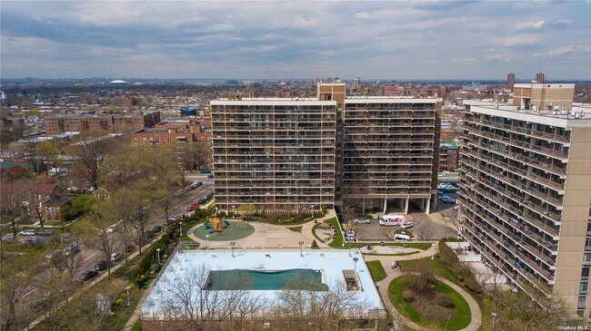 Foto del edificio - 150-38 Union Tpke