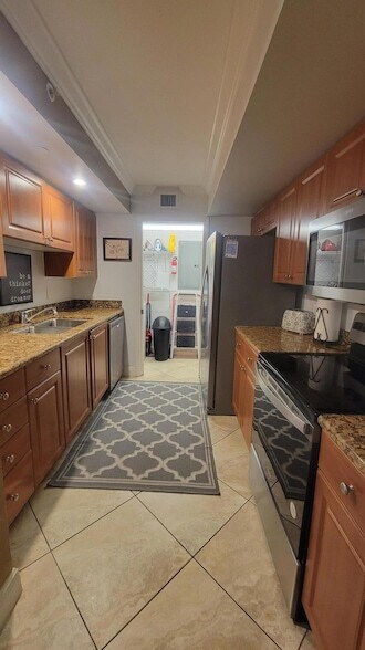 Foto del edificio - 6917 Collins Ave