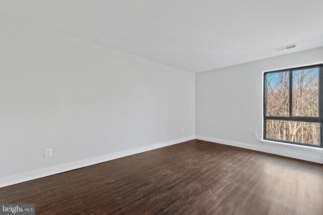 Foto del edificio - 11240 Chestnut Grove Square
