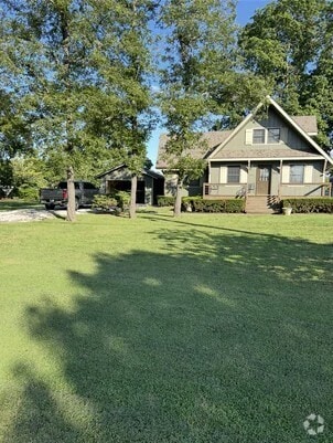 230 Lakeshore Dr