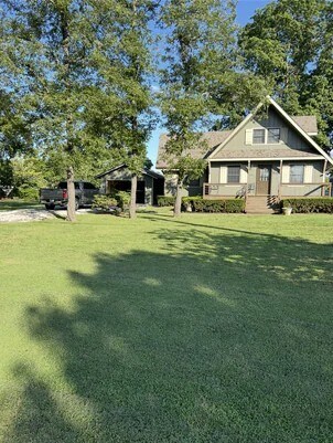 Foto principal - 230 Lakeshore Dr