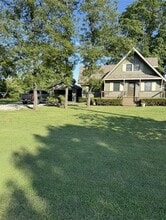 Building Photo - 230 Lakeshore Dr