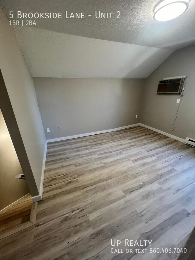 Building Photo - 5 Brookside Ln