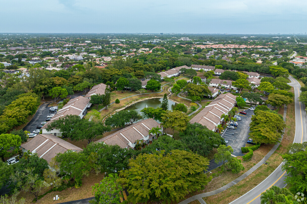 Foto aérea - Lago Del Mar Condominiums