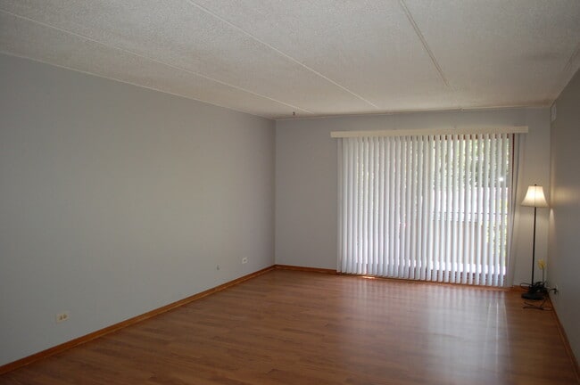 Foto del edificio - 5S070 Pebblewood Ln