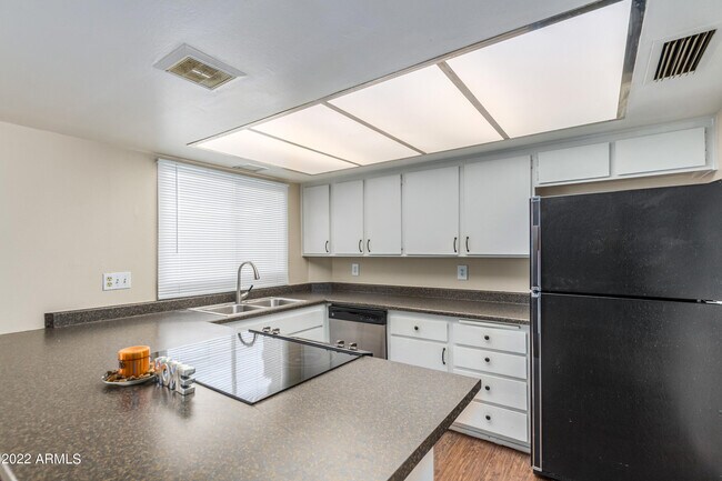 Building Photo - 6933 E Osborn Rd