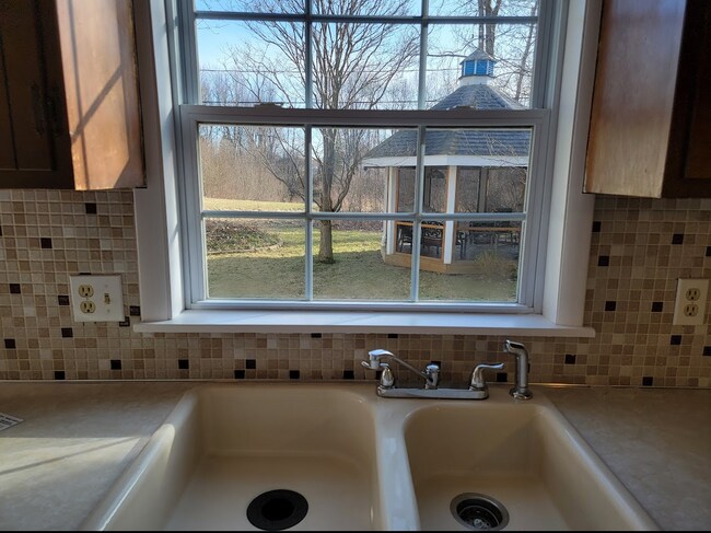 Building Photo - 41 Glenhaven Dr