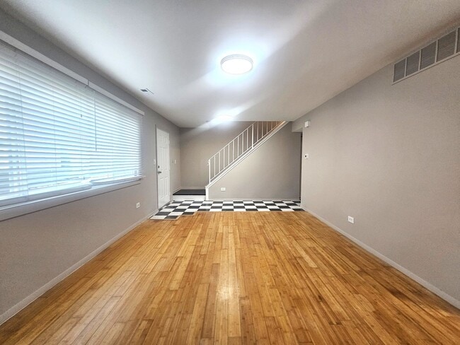 Building Photo - 841 Oxford Pl