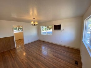 Building Photo - 1011 Cedar St