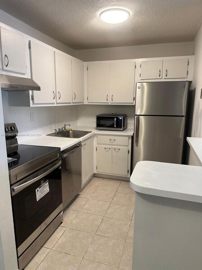 Foto del edificio - 15560 SW 80th St