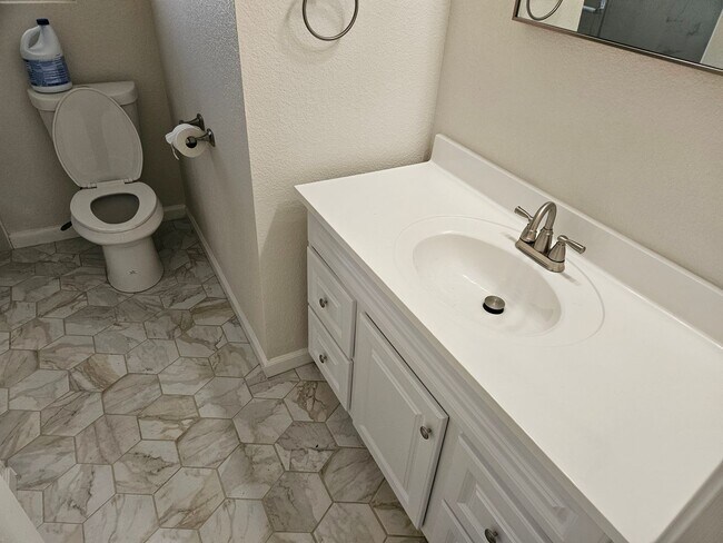 Foto del edificio - Large 3 bedroom 2 bath