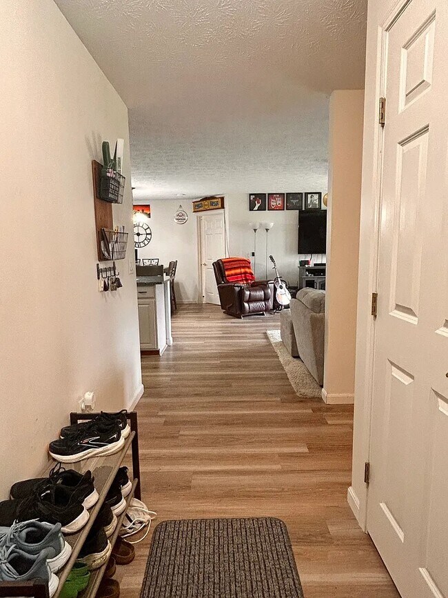 Foto del edificio - 3129 Crestmont Ln