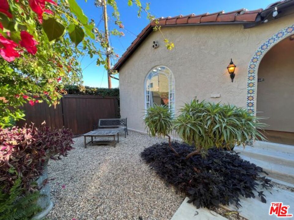 636 N Alta Vista Blvd Unit 1/2, Los Angeles, CA 90036 Apartment for