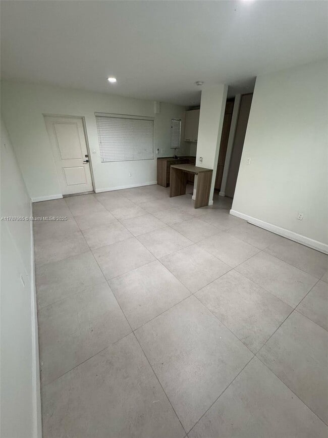 Foto del edificio - 245 NE 33rd St